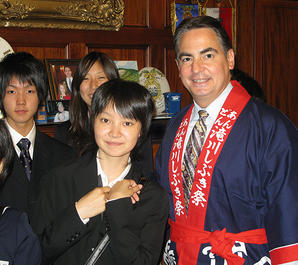Springfield Mayor Dominic Sarno with Takikawa Junior Ambassadors